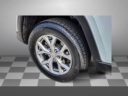 Used 2022 Jeep Grand Cherokee Limited AWD/4WD image 3