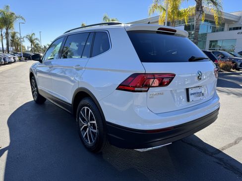 Certified 2019 Volkswagen Tiguan SE w/ Panoramic Sunroof Package image 8