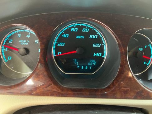 Used 2011 Buick Lucerne CX image 20