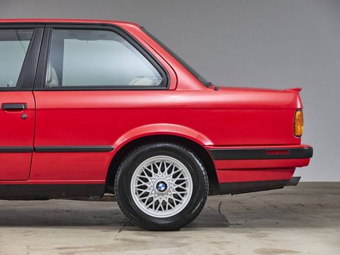 Used 1991 BMW 318iS Coupe RWD image 26