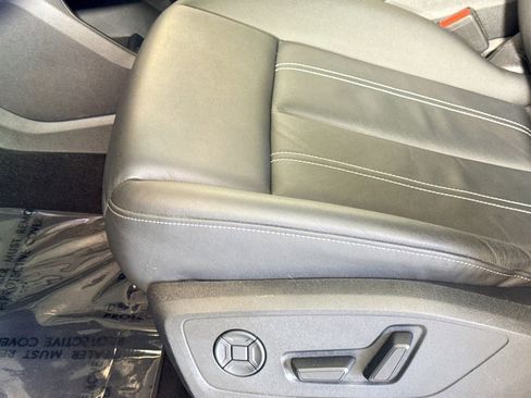 Used 2025 Audi Q4 e-tron Premium Plus image 17