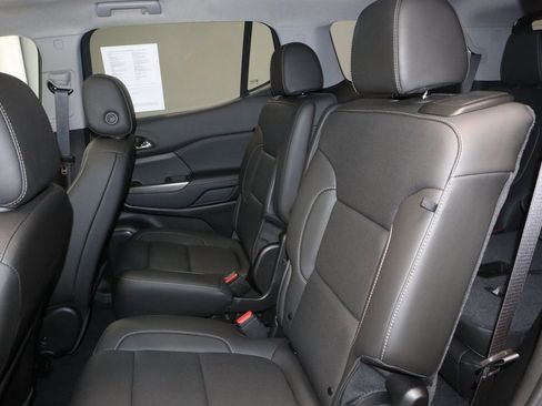 Used 2023 GMC Acadia SLT w/ Preferred Package image 22