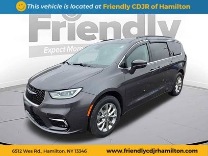 Used 2022 Chrysler Pacifica Touring-L w/ Uconnect Theater Family Group