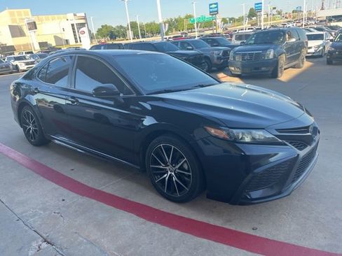 Used 2021 Toyota Camry SE FWD image 4