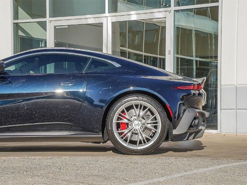 Used 2022 Aston Martin V8 Vantage Coupe image 14