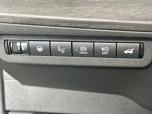 Used 2024 Nissan Ariya AWD image 24