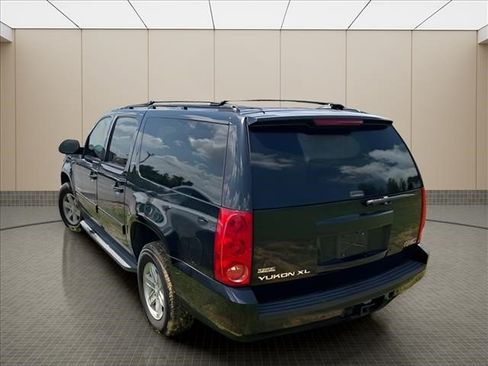 Used 2011 GMC Yukon XL SLT RWD image 18