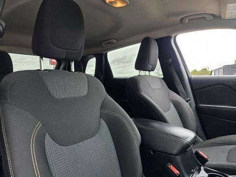 Used 2016 Jeep Cherokee Latitude w/ Cold Weather Group AWD/4WD image 26