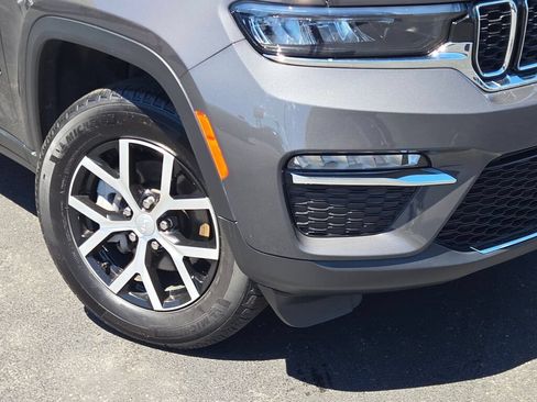 Certified 2025 Jeep Grand Cherokee Limited AWD/4WD image 4
