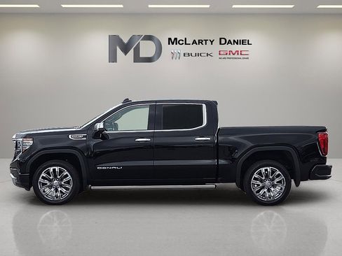 Used 2025 GMC Sierra 1500 Denali w/ Denali Reserve Package image 3