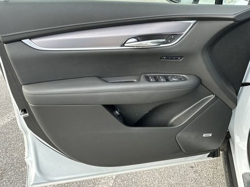 New 2025 Cadillac XT6 Luxury image 10