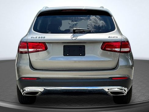 Used 2019 Mercedes-Benz GLC 300 4MATIC w/ Premium Package image 6
