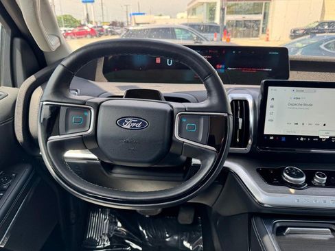 Used 2025 Ford Expedition Platinum AWD/4WD image 10