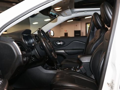 Used 2021 Jeep Cherokee Limited image 10