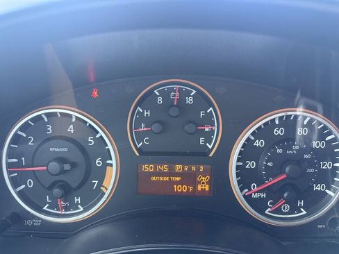Used 2014 Nissan Titan SV w/ SV Value Truck Package AWD/4WD image 20