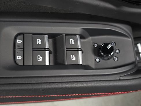 Used 2025 Lamborghini Urus SE AWD/4WD image 23