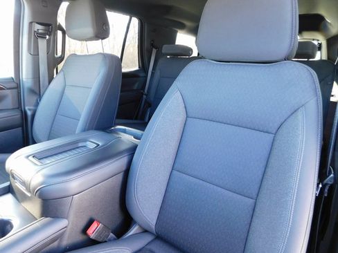 Used 2024 GMC Yukon SLE image 16