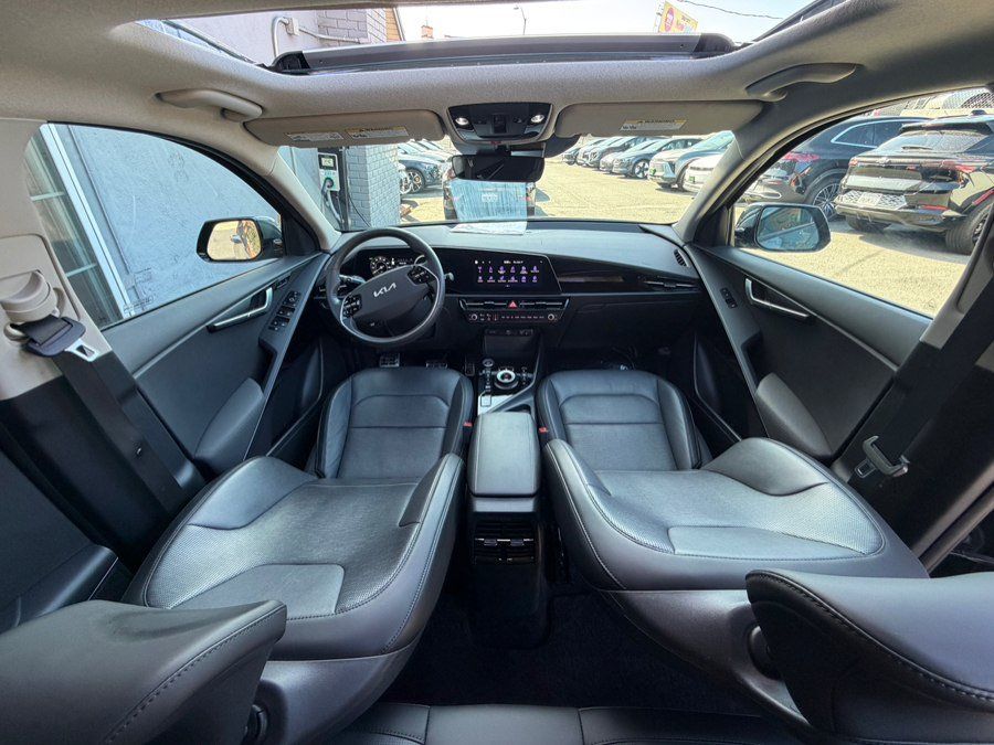 Used 2023 Kia Niro Wave FWD image 24