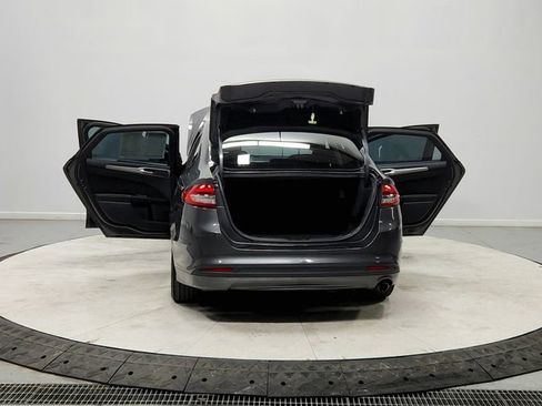 Used 2018 Ford Fusion SE image 14