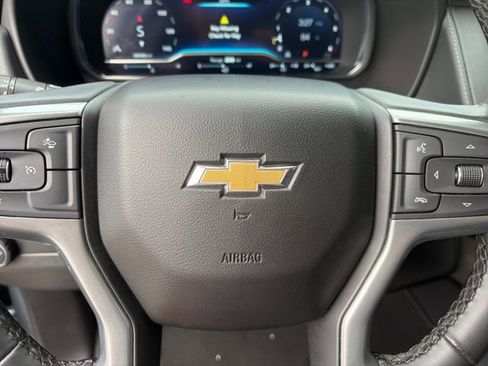 Used 2024 Chevrolet Suburban LT RWD image 7