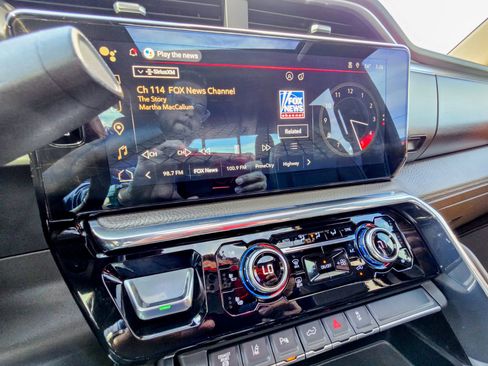 Used 2024 GMC Sierra 3500 Denali w/ Technology Package image 34