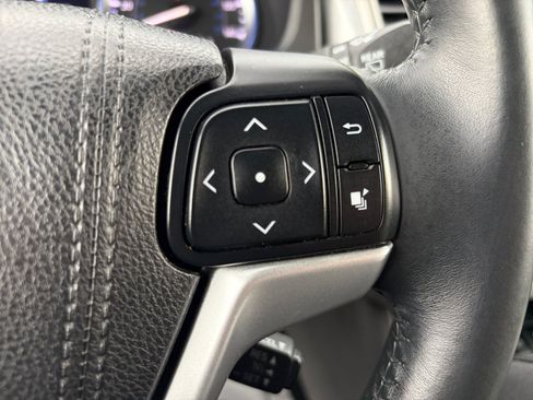 Used 2016 Toyota Highlander XLE AWD/4WD image 18
