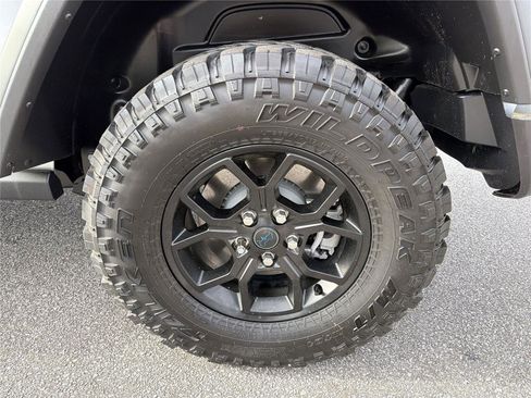 Used 2025 Jeep Wrangler Willys image 17
