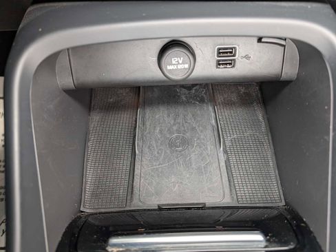 Used 2021 Volvo XC40 T5 R-Design w/ Advanced Package image 31