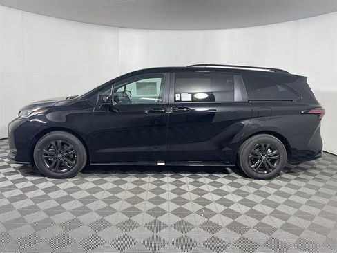New 2026 Toyota Sienna XSE AWD/4WD image 4