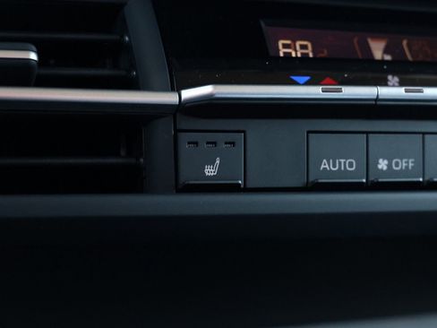 New 2026 Toyota Sienna XLE image 3