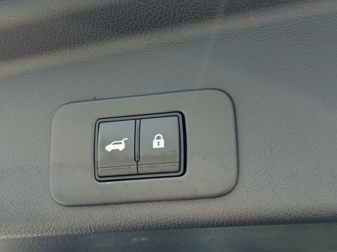 Certified 2025 Nissan Murano SV FWD image 17