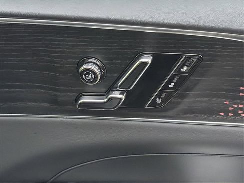 Used 2023 Cadillac Lyriq 2WD image 30