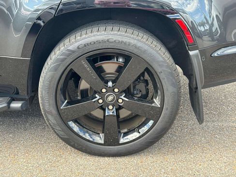 Used 2025 Land Rover Defender 130 V8 image 3