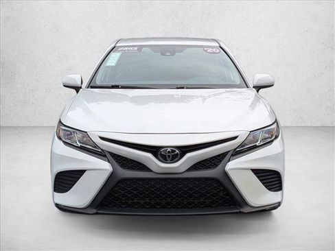 Used 2020 Toyota Camry SE image 2