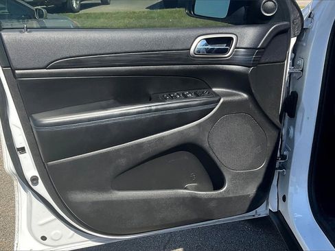 Used 2019 Jeep Grand Cherokee Laredo image 22