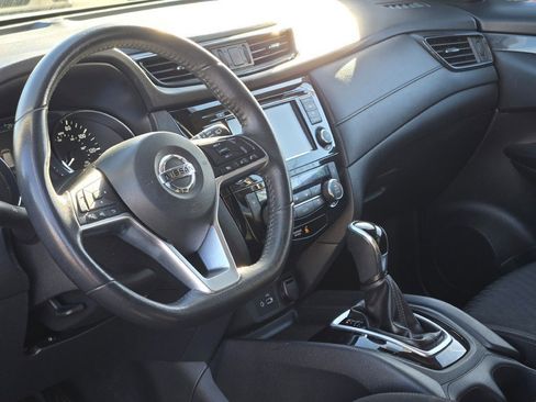 Used 2020 Nissan Rogue SV image 22
