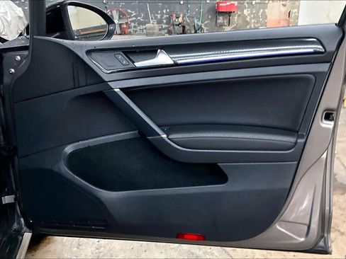 Used 2017 Volkswagen Golf R 4-Door image 26