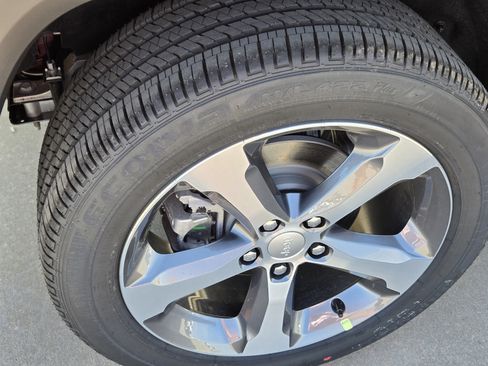 New 2026 Jeep Grand Cherokee Limited w/ Trailer Tow Package image 6