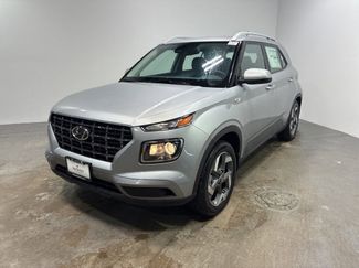 New 2025 Hyundai Venue SEL video 2