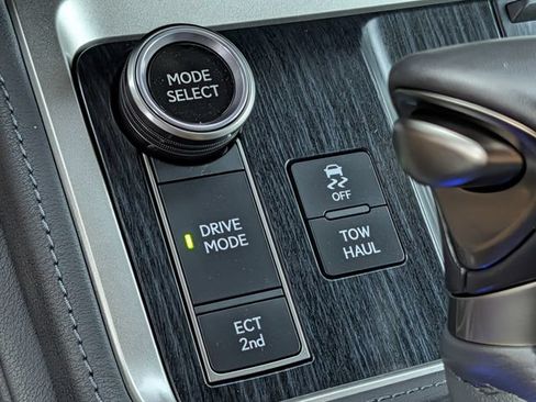 Used 2025 Lexus GX 550 w/ Accessory Package (2T) AWD/4WD image 17