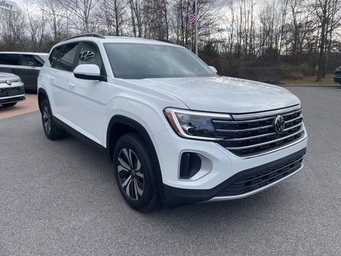 Certified 2025 Volkswagen Atlas SE image 5