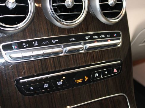 Used 2022 Mercedes-Benz GLC 300 4MATIC image 38