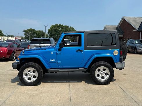 Used 2015 Jeep Wrangler Sahara w/ Connectivity Group AWD/4WD image 3