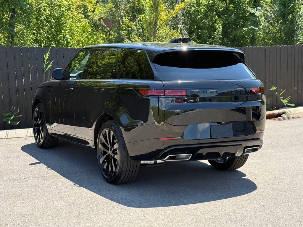 New 2026 Land Rover Range Rover Sport Dynamic SE AWD/4WD image 3