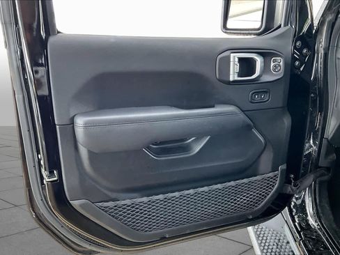 Used 2022 Jeep Wrangler Unlimited Sahara AWD/4WD image 21