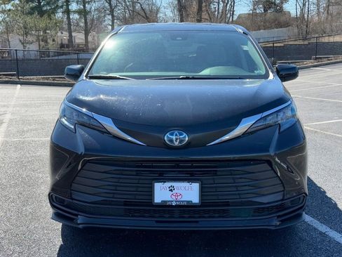 Certified 2024 Toyota Sienna LE image 12