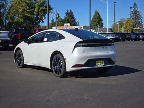 New 2026 Toyota Prius Plug-In Hybrid image 4