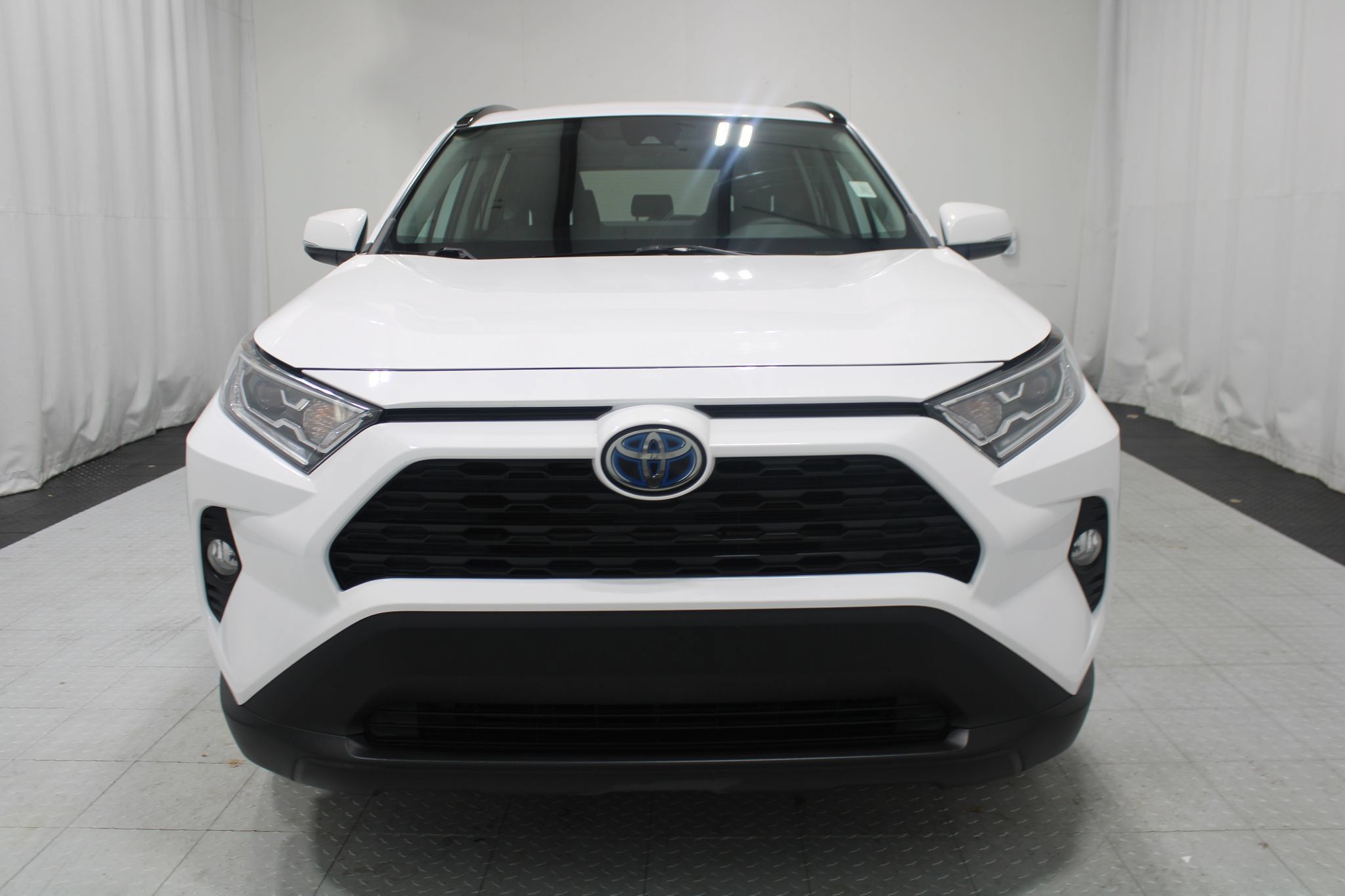 Used 2021 Toyota RAV4 XLE AWD/4WD image 3