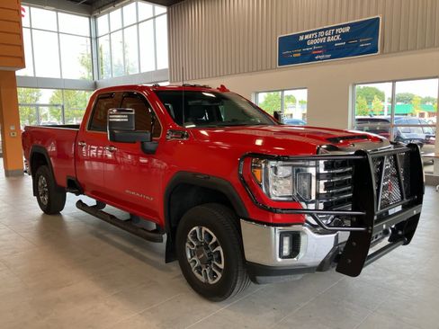 Used 2022 GMC Sierra 2500 SLT w/ SLT Preferred Package image 3