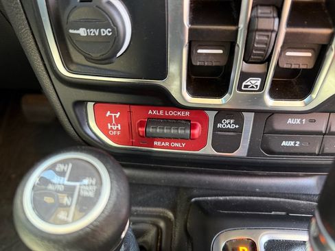 Used 2024 Jeep Wrangler Unlimited AWD/4WD image 46